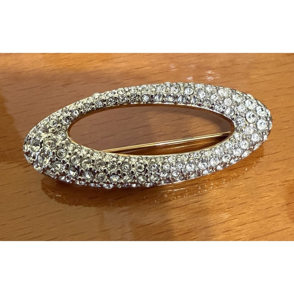 SWAROVSKI Signed Brooch Oval Shape Clear Round Crystals Yellow Gold Plated - Picture 2 of 5